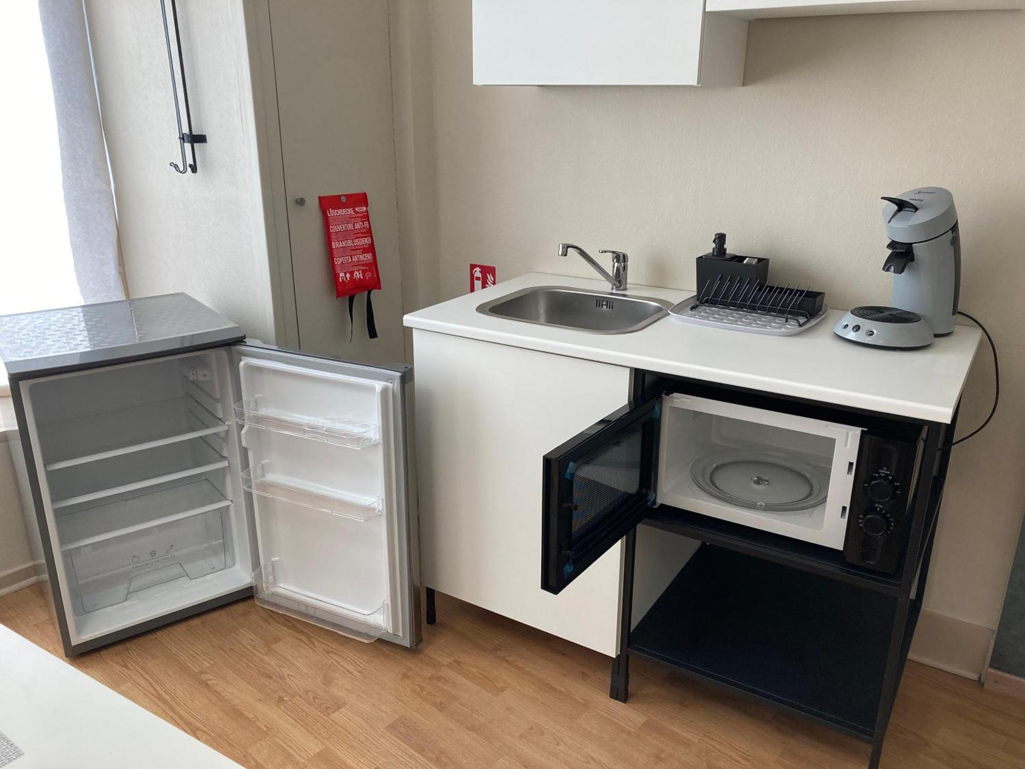 Gite D'Avalon Appartement 5 디넝 외부 사진