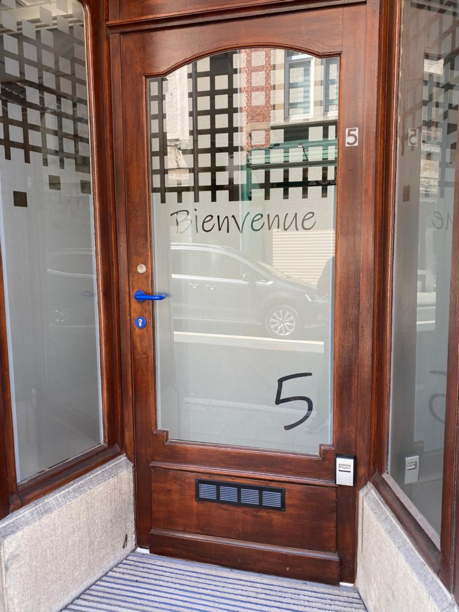 Gite D'Avalon Appartement 5 디넝 외부 사진