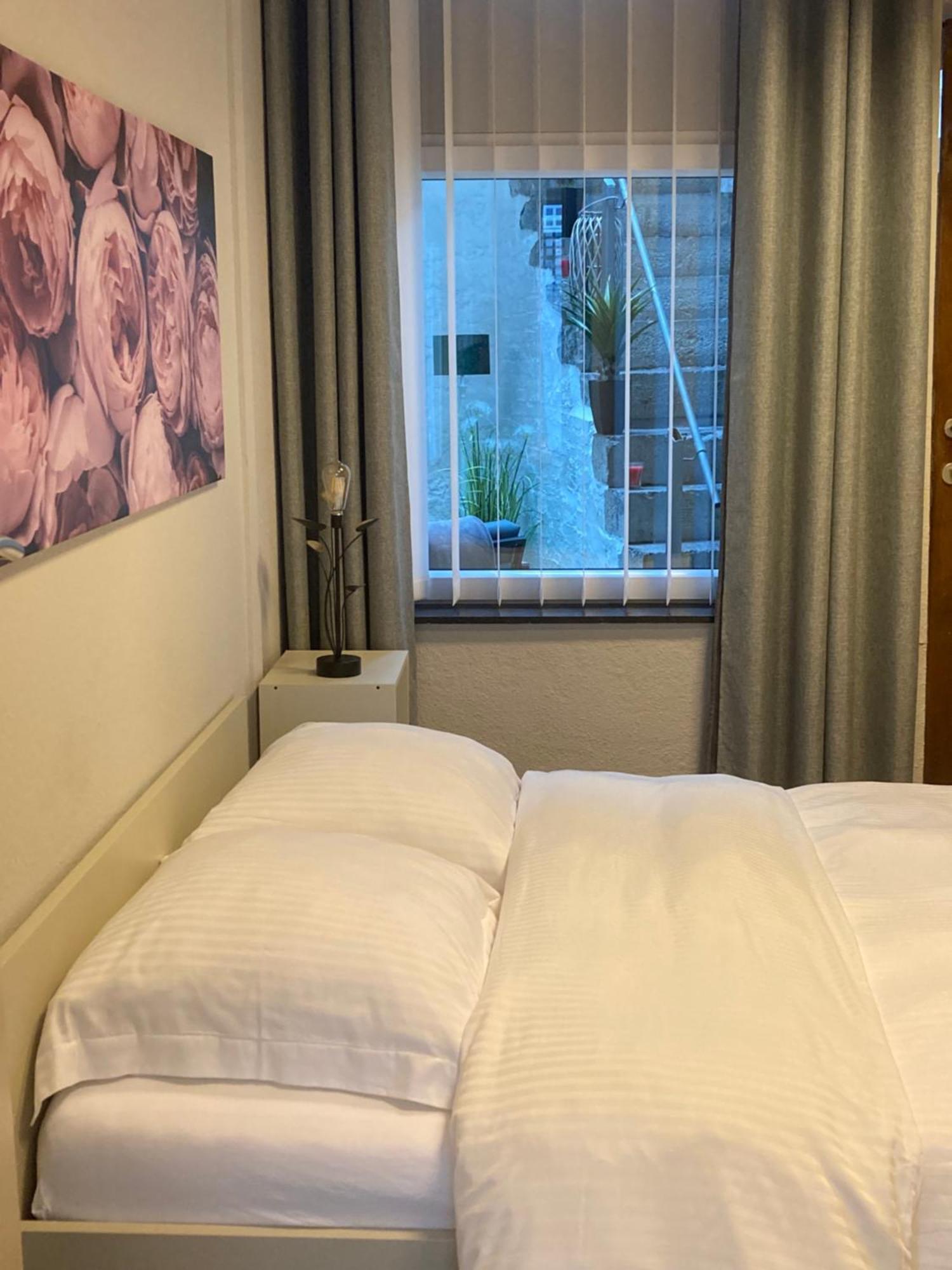 Gite D'Avalon Appartement 5 디넝 외부 사진